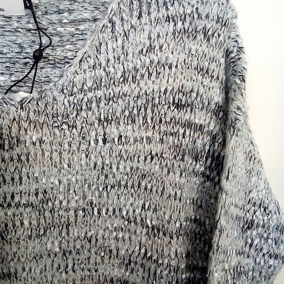 Soft Knit Ribbon Yarn V Neck Sweater - Picture 5 of 12